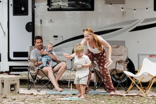 Apollo Euro Deluxe spelen bij de camper