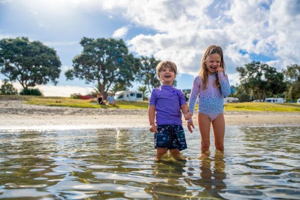 Nieuw-Zeeland kamperen kinderen in het water