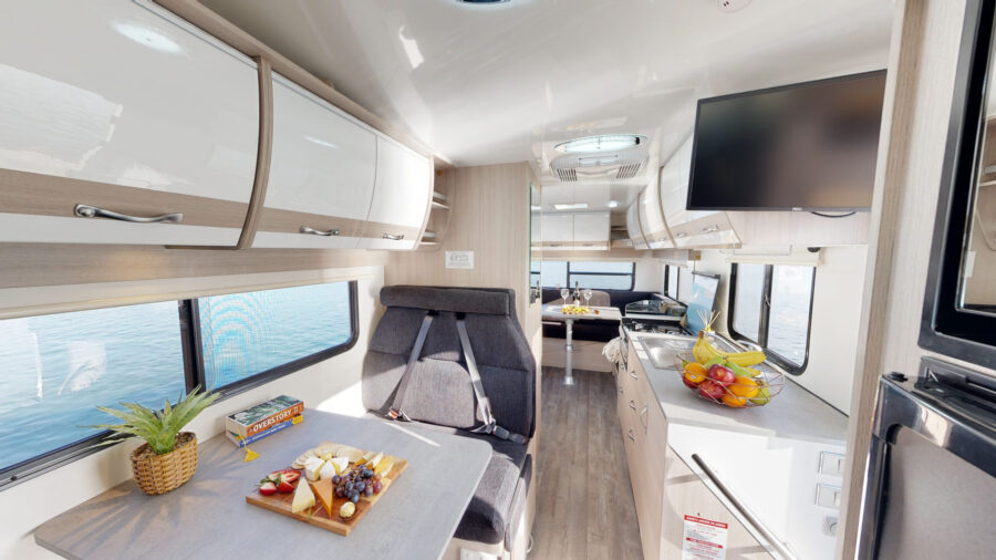 Cruisin' 6 Berth Deluxe keuken met dinette