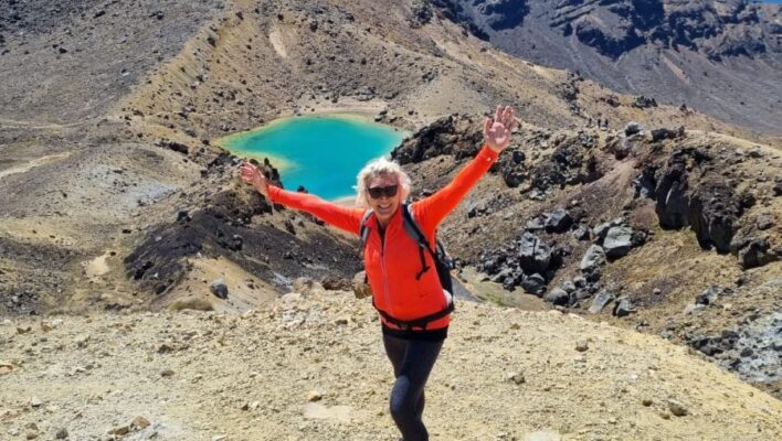 Lyanne van Campers Down Under wandelt in Tongariro National Park in Nieuw-Zeeland