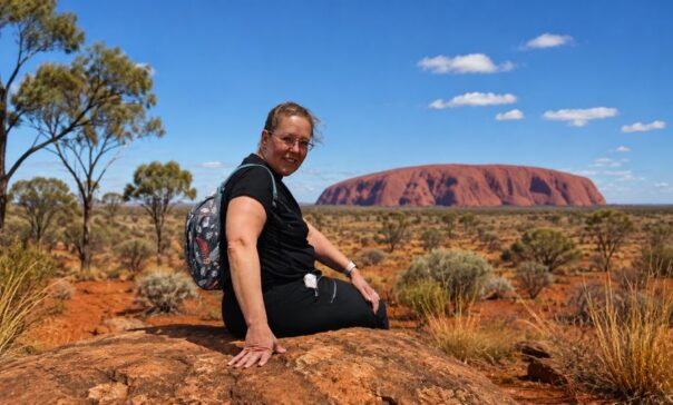 Judith van Campers Down Under bij Uluru in Australië