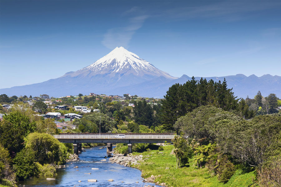 Uitzicht op Mount Taranaki vanuit de plaats New Plymouth