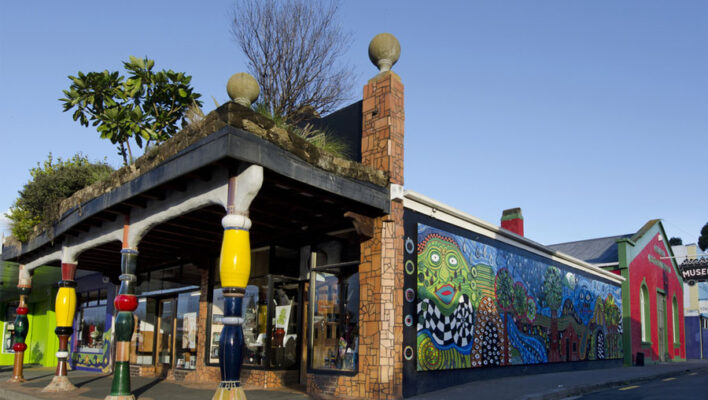 De openbare toiletten in Kawakawa van kunstenaar en architect Hundertwasser