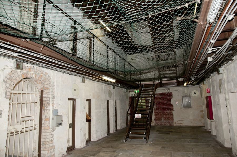 De binnenkant van de gevangenis in Fremantle met zicht op de cellen