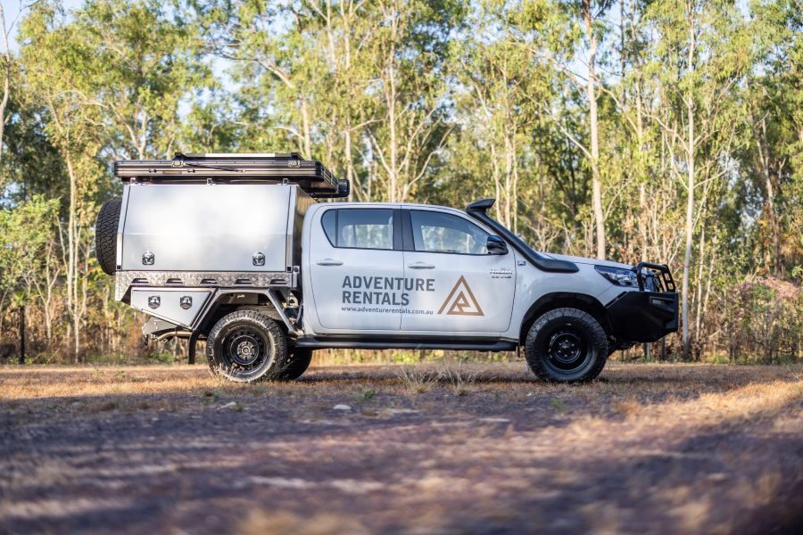Adventure Rentals Toyota Hilux 4WD enkele daktent met gesloten tent