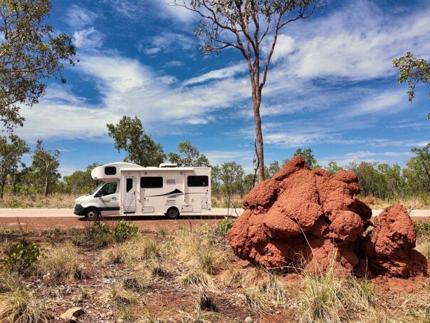 Maui River termietenheuvels op weg naar Broome